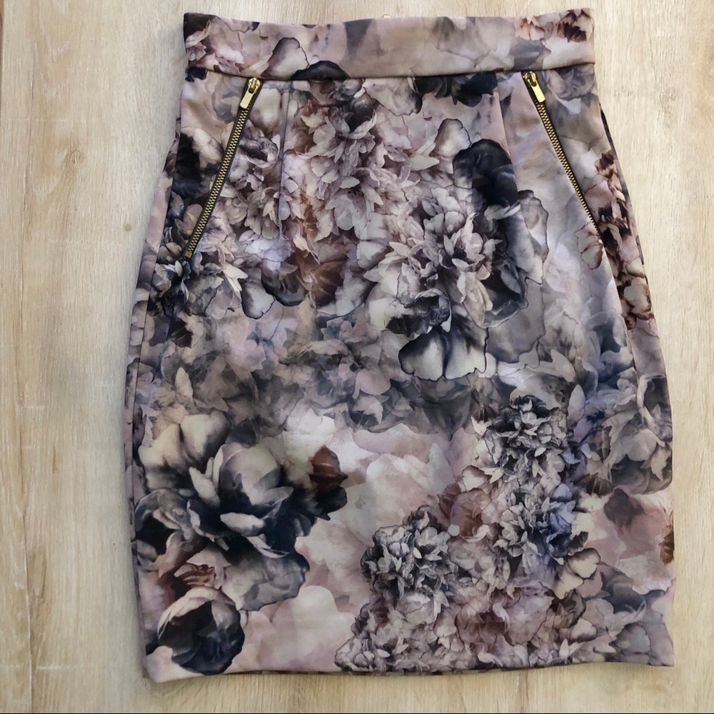 H&M Lilac Floral Pencil Skirt | Size 4